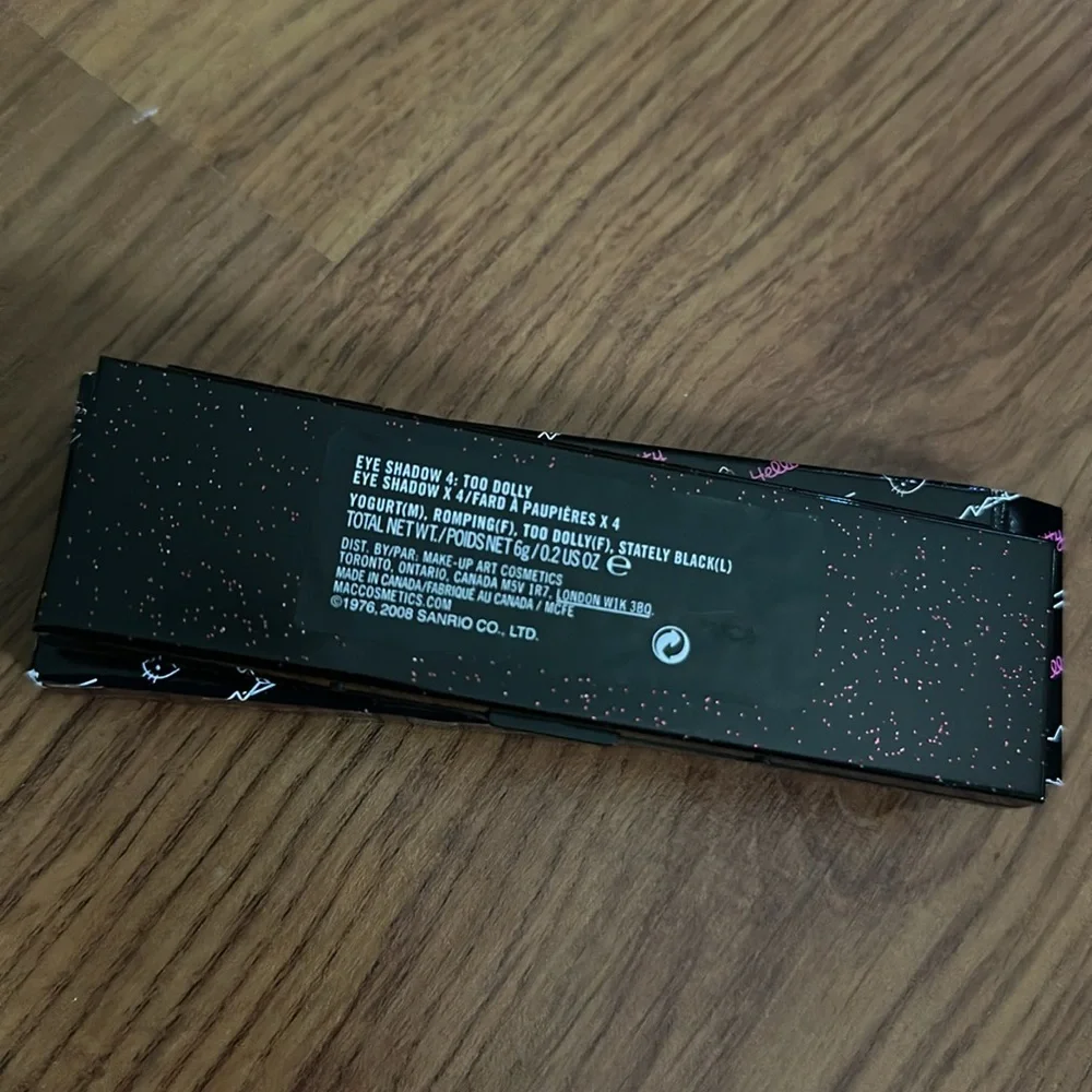 MAC x Hello Kitty Shadow Quad- rare and unused! - Picture 3 of 5